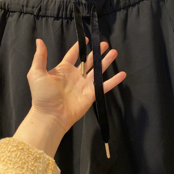 NWOT RARE Lululemon Velvet Trim On the Fly Jogger in Black, Size 8 - Picture 3 of 14